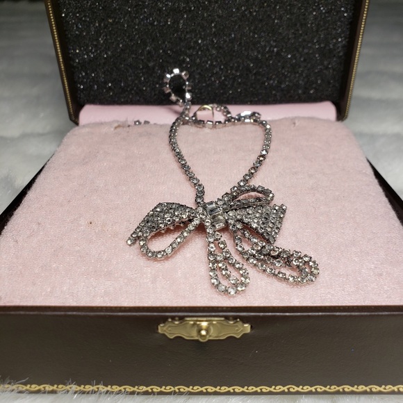 Juicy Couture Women’s Crystal Bow Necklace - Picture 5 of 6